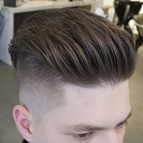 The Ultimate Guide to Undercut Hairstyles (2025 Edition) 21 Straight Hair Undercut