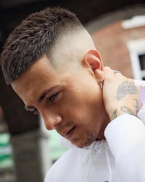 Buzz Cut – The Ultimate Guide to the Classic Low-Maintenance Haircut 8 Crew Buzz