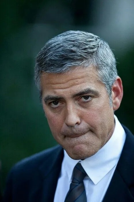 Caesar Haircut: The Timeless Men’s Hairstyle Reinvented for 2025 22 George Clooney Caesar Haircut