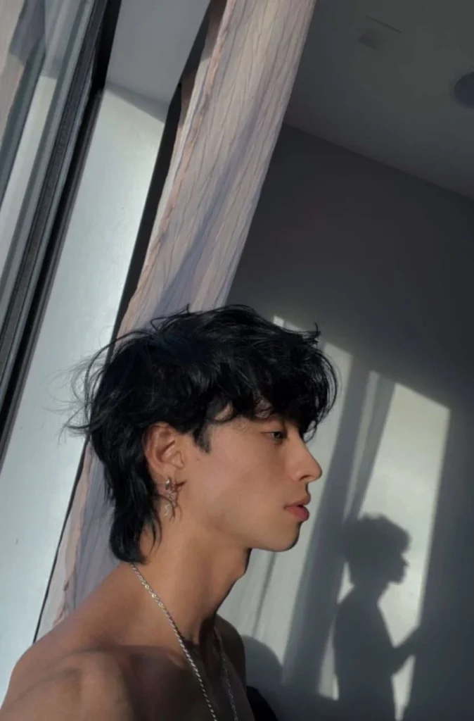 Modern Mullet Haircut for Men in 2025–2026: Clean, Stylish, Wearable 9 Asian Modern Mullet Haircut