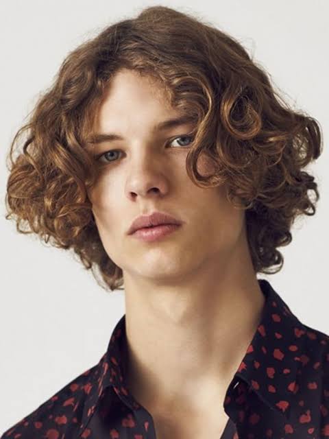 Curly Hairstyles for Men 25 Curly Curtains