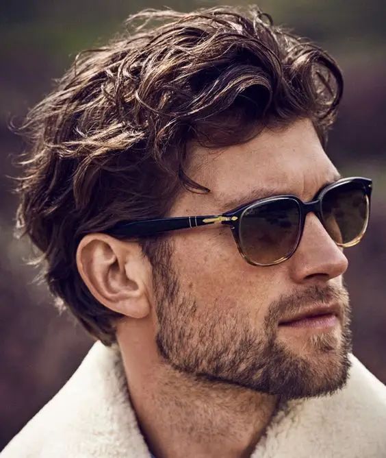 Curly Hairstyles for Men 22 Messy Medium Curls
